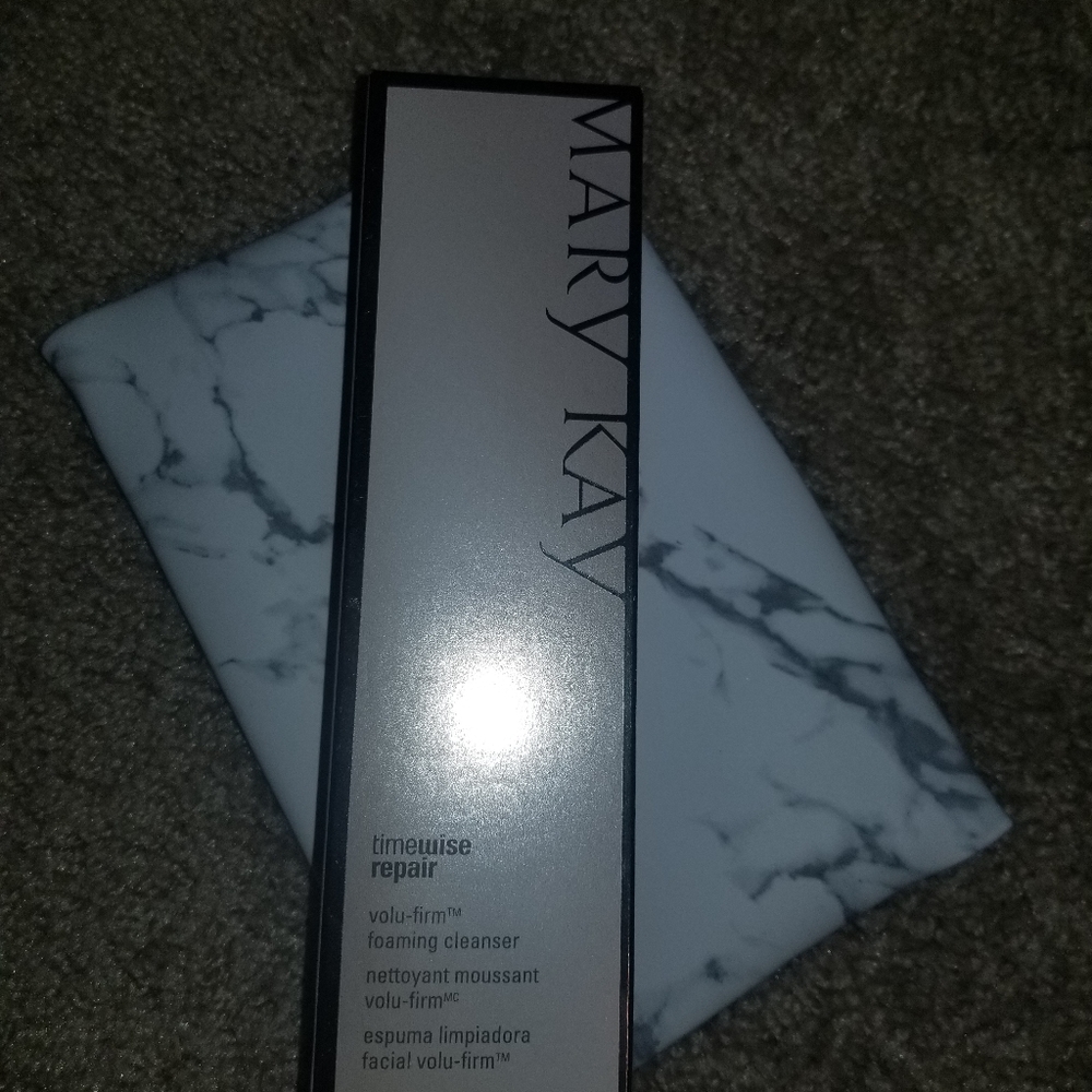 Timewise Repair Volu-firm foaming cleanser